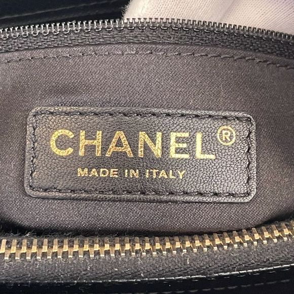 CHANEL GST Tote - Picture 13 of 16